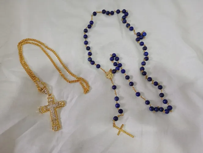 Terço em lápis lazuli+ colar crucifixo 