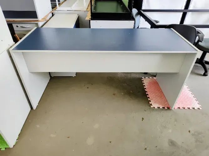 MESAS DE ESCRITÓRIO RETAS NA COR AZUL