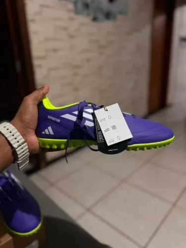 Chuteira adidas nova