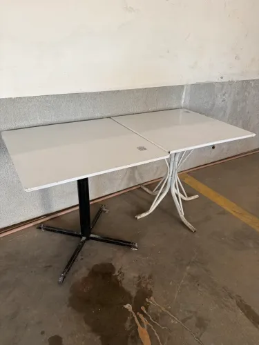 Mesas sem cadeiras