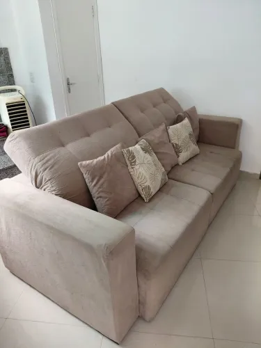Sofá Retrátil e Reclinável 2,40m x 1,60m Aberto - Confortável e Bem Conservado