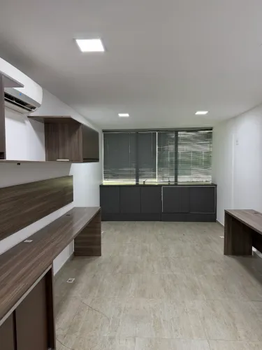 SALA COMERCIAL - ONE OFFICES (25m²)
