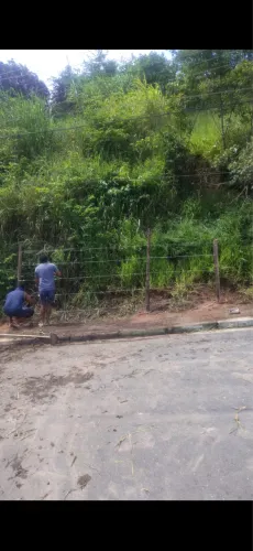 Vende-se esse terreno