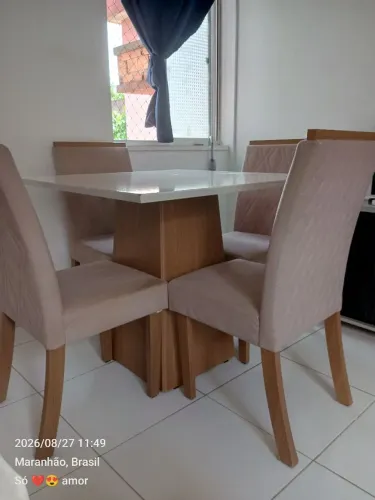 Conjunto de mesa de jantar com 4 cadeiras