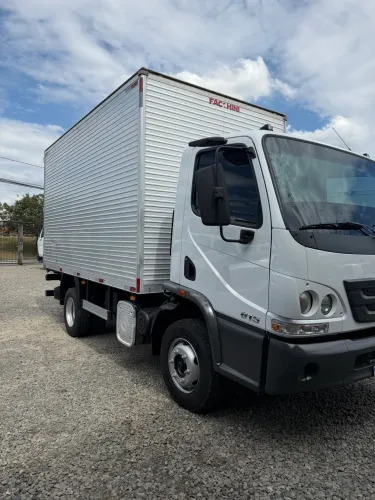 M. Benz 815 2020 VUC baú de 4.20 mtos por 2.30 altura