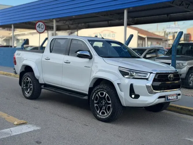 Toyota Hilux CD SRX Plus 4X4 2.8 TDI Die. Aut. 2024