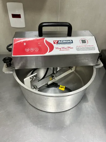 Panela mexedora com suporte