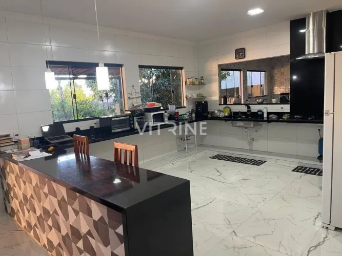 CASA DE COND. FECHADO C/2QTS,SUITE, LT-400M² !!!