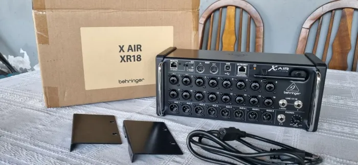 Mesa de som digital Mixer console Behringer XR18 nova oportunidade