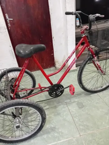Bicicleta triciclo ótimo estado
