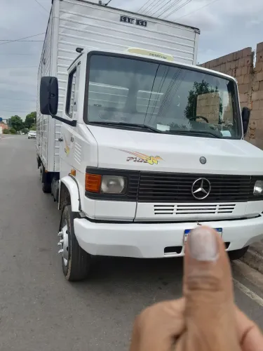 Caminhão MB 710 da negociação