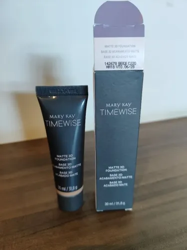 Base 3D acabamento Matte (beige C220) Mary Kay