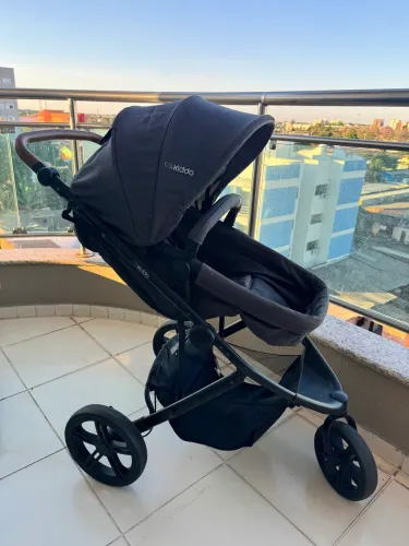 Carrinho de bebê + bebê conforto