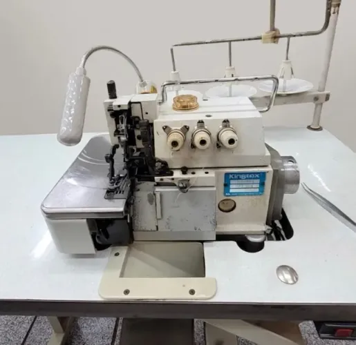 Máquina de costura overlock
