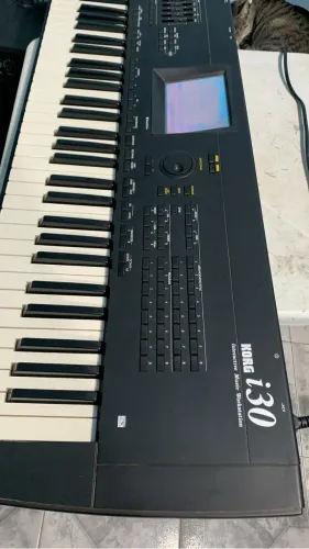 Teclado syntetizador korg i30 piano com suporte e bag