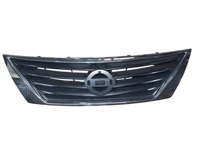 Grade Cromada Nissan Versa 2011 A 2014 Original Usada