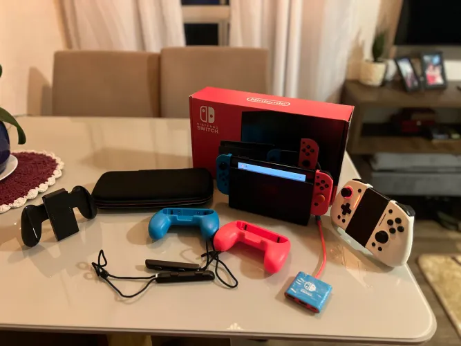Nintendo Switch V2 - 256GB mais acessórios
