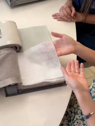 Cortinas sob medida. Do teto ao chão ou de tubo trilho