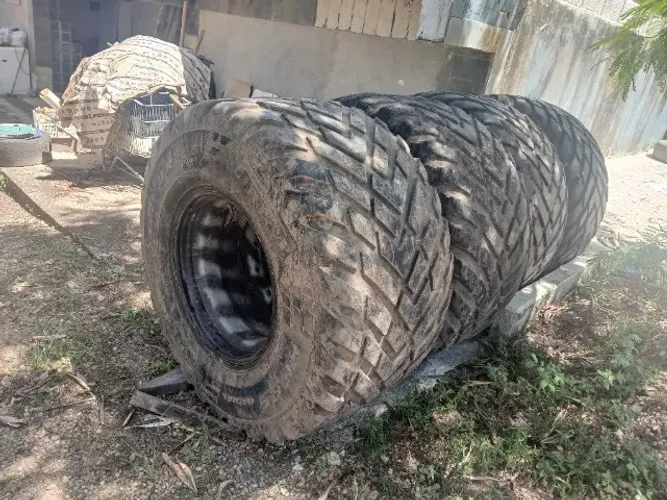 Jogo Pneus/Rodas Big Mercedes big foot off road 4x4 jipe jeep 
