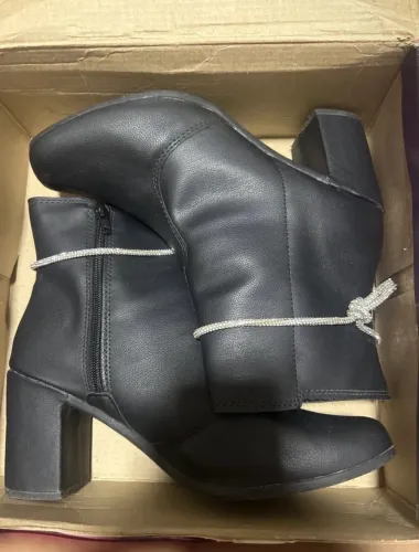 Bota preta de brilho