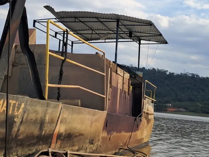 Barco auto carregavel draga areia