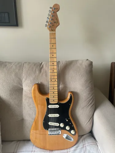 Guitarra Squier com caps Fender Noiseless