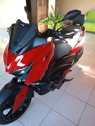 Moto Yamaha xmax 250.