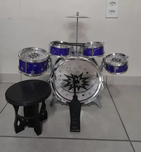 OFERTA BATERIA INFANTIL COM BANQUINHO