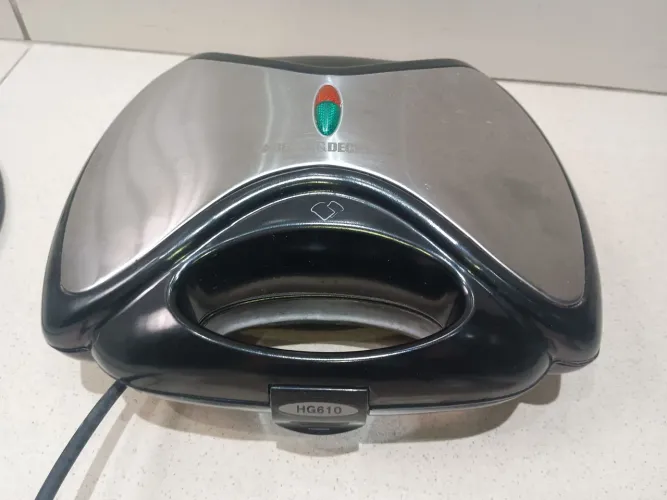 Sanduicheira Black Decker em ótimo estado