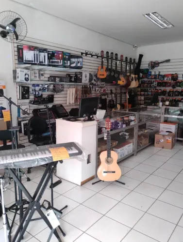 VENDE-SE LOJA. ELETRÔNICOS/INFORMÁTICA. FUNCIONANDO. CLIENTELA FORMADA