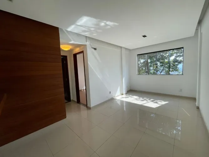 Excelente Apartamento com 2 quartos para alugar, 75 m² por R$ 2.400 - Laranjal - Volta Red