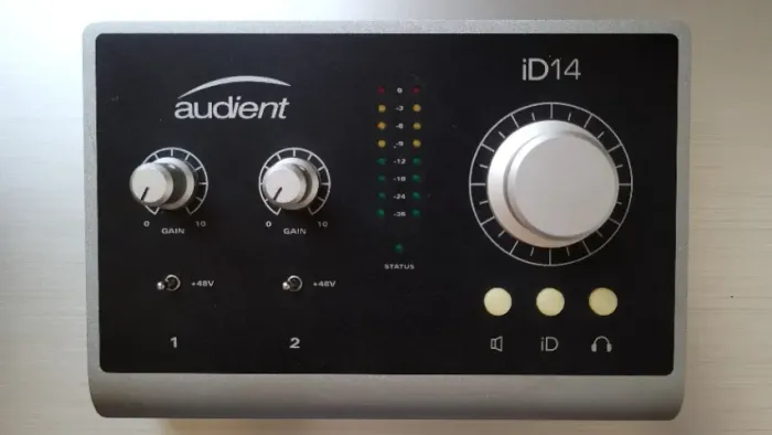 Interface de Áudio Audient iD14 MKI (1ª Geração)