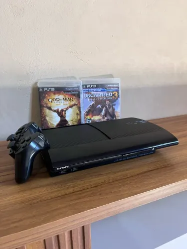 PS3 SuperSlim 500GB HEN + 1 Controle + 2 Jogos Físicos + Cabos
