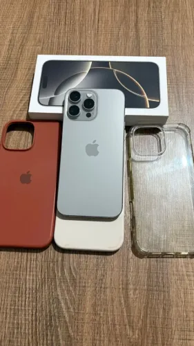 Vendo iPhone 16 Pro Max 6.370$$  Garantia até junho  Aparelho Sem Detalhes 