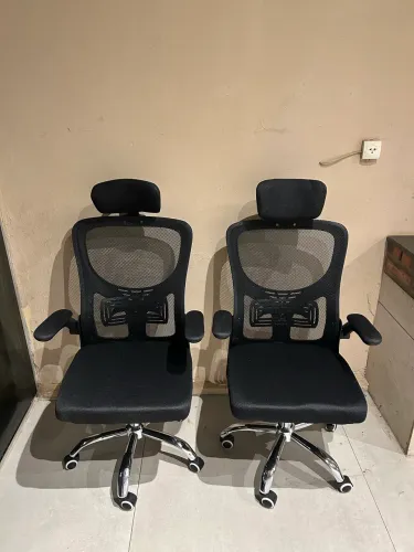 Vendo 2 cadeiras de escritório nunca usadas