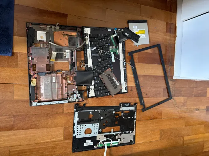 Sucatas aleatórias de computador até eletrodomésticos, consultar comigo no chat 