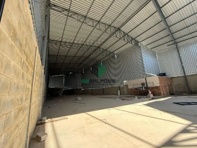 Galpão Comercial/Industrial para Alugar em Betim - Bairro Amazonas, 1.300 m² Internos