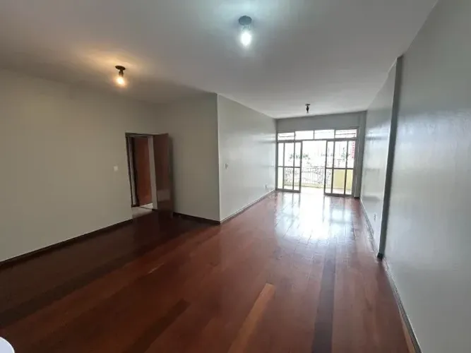 Apartamento no Ed. Nicolo Paganini - Marco - Aluguel