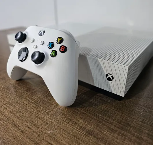 Xbox One S top demais, Controle Original, Jogos top como FIFA 26, UFC e vários outros top