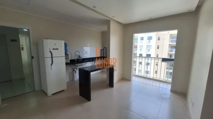Um Lugar Imóveis aluga: Apartamento Semimobiliado com 2 Quartos sendo uma Suíte no Condomí