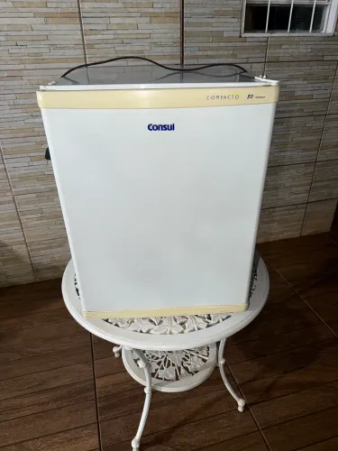 FRIGOBAR CONSUL 80L USADO POUQUÍSSIMO TEMPO