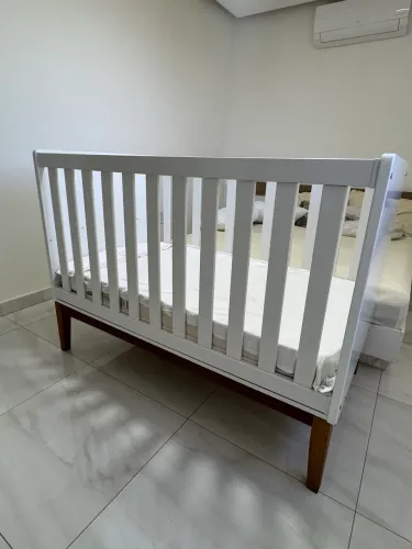 Kit Infantil - Berço, bebê conforto, banheira e cadeira de balanço