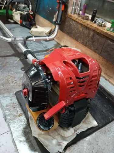 Vendo máquina semi-nova Toyama 4 tempos vai com nalho sinto e lâmina