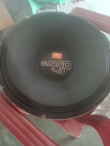 1 grave alto falante JBL Vulcano 3.8