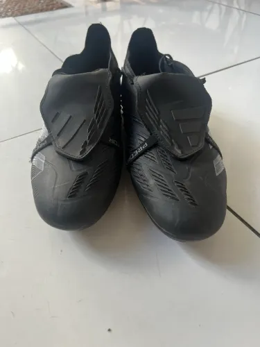 Chuteira Adidas Predator 42