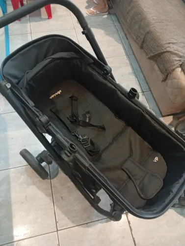 Carrinho para bebê modelo Voyage Vip