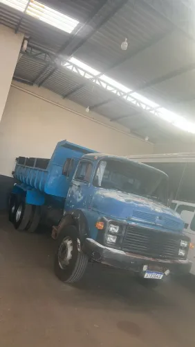 Caminhão Mercedes 1313 motor novo 