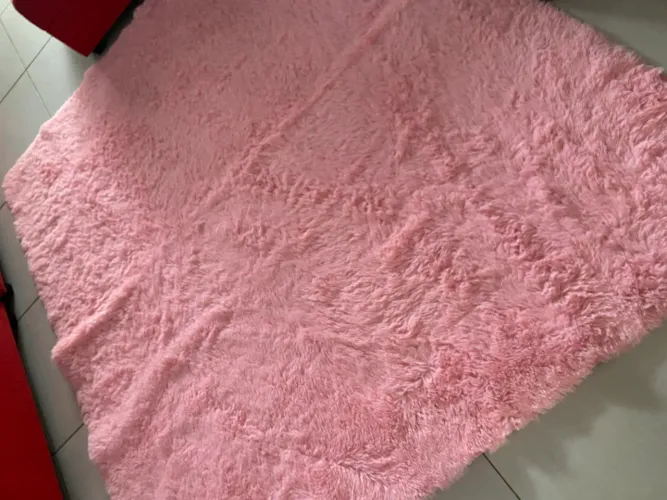 Tapete Rosa 2m x 2,40m R$200,00