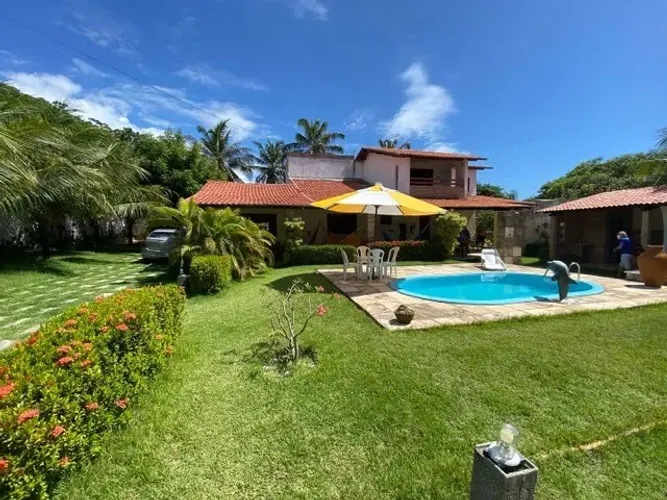 Vende-se casa dúplex localizada na praia do barro preto no Iguape