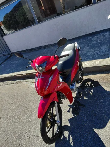 Vendo a Z1 125 cilindradas ano 2025 moto com apenas 2.000 km rodados